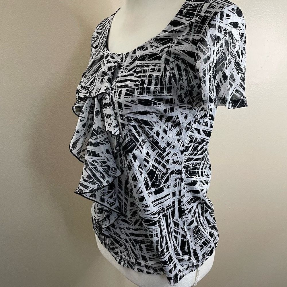 212 Collection| Ruffle| Lightweight| Has Stretch - Picture 9 of 11
